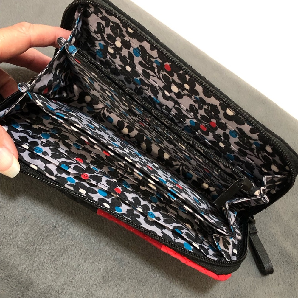 Vera Bradley Iconic Rfid Winter Patchwork Accordi… - image 6